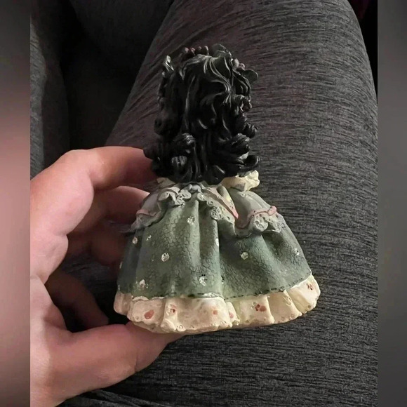 EUC Black Afro American  Ceramic Girl With Grapes Fingerine Beautiful Decor - Picture 4 of 6